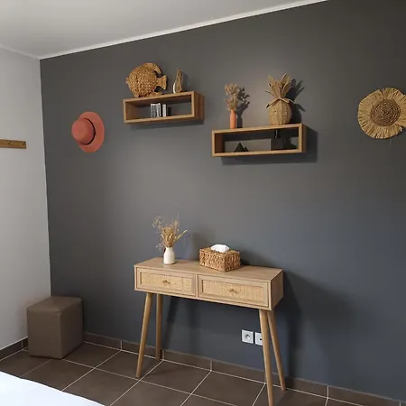 La Petite Du Bed & Breakfast