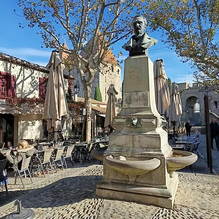 La Petite Du Bed & Breakfast